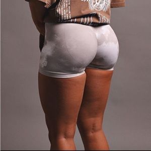 NWT She Darc Sport wolves seamless Everton shorts in ivory marble